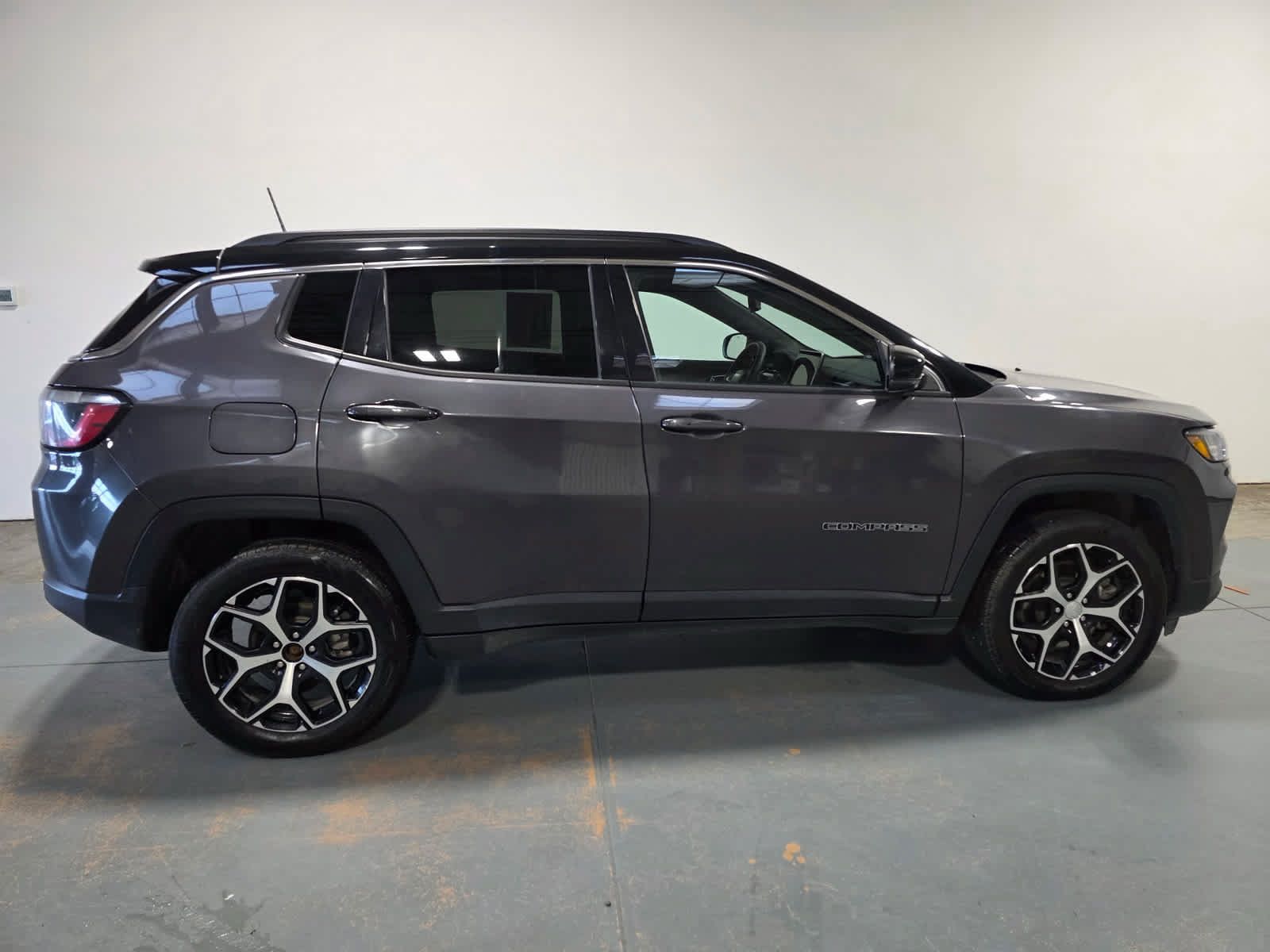 Used 2024 Jeep Compass Limited AWD/4WD image 6