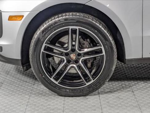 Used 2021 Porsche Macan w/ Premium Package Plus AWD/4WD image 35