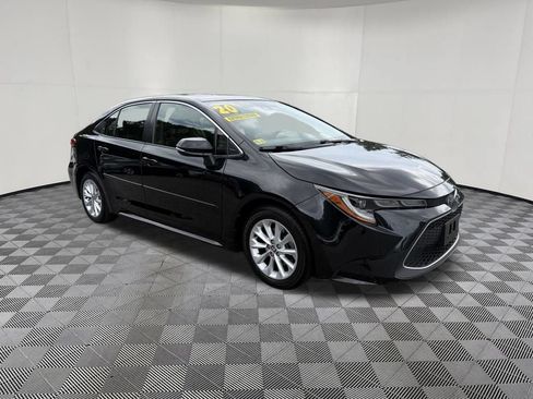 Used 2020 Toyota Corolla XLE FWD image 3