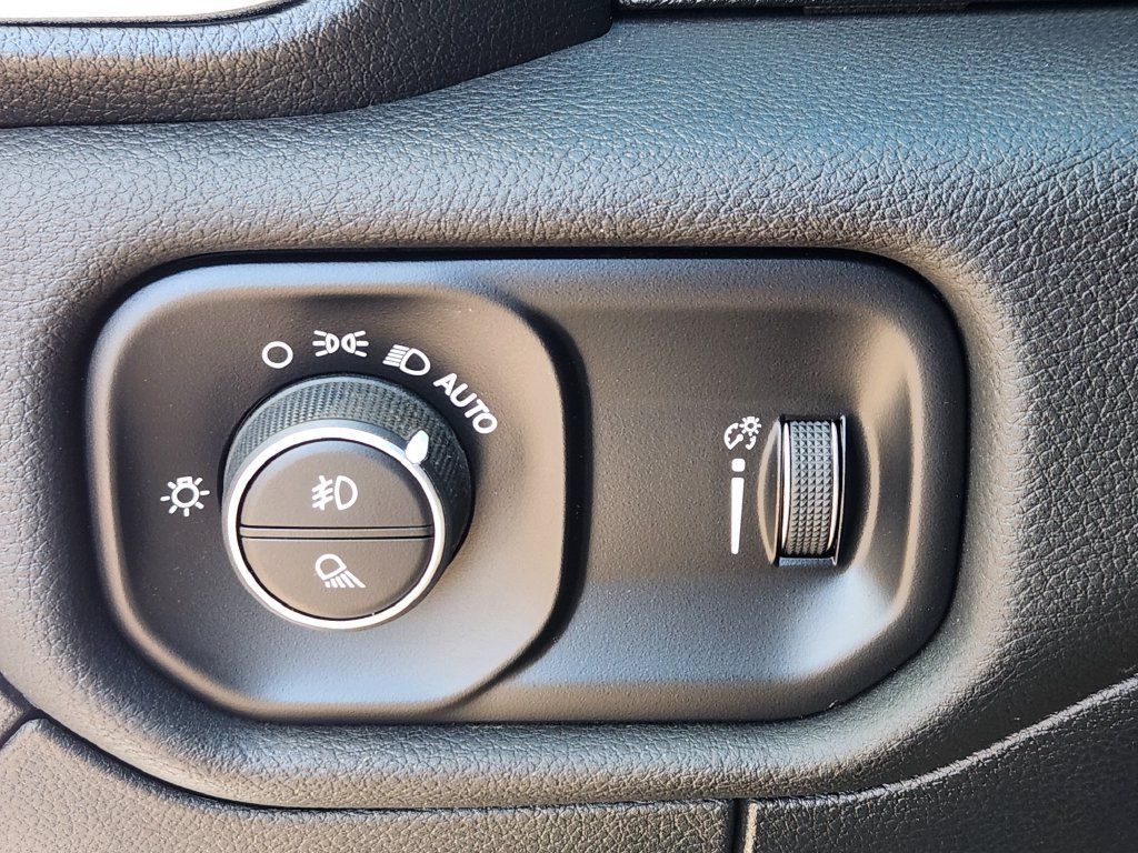Used 2024 RAM 1500 Big Horn AWD/4WD image 14