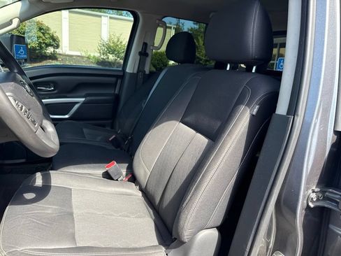 Used 2017 Nissan Titan SV AWD/4WD image 16