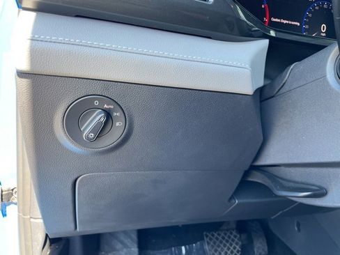 Used 2022 Volkswagen Taos SEL image 25