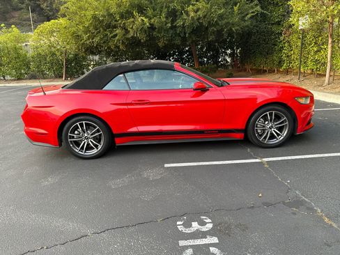 Used 2017 Ford Mustang Premium image 4