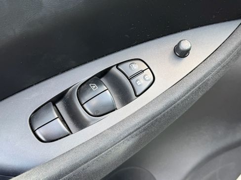 Certified 2017 Nissan Leaf S w/ Charge Package FWD image 6