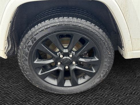 Certified 2019 Jeep Grand Cherokee Altitude image 12