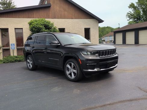 Used 2021 Jeep Grand Cherokee L Limited AWD/4WD image 3