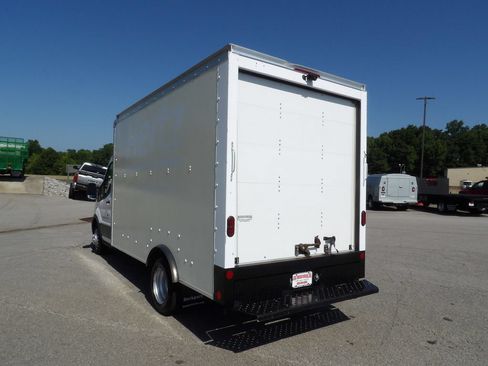 Used 2022 Ford Transit 350 DRW RWD image 5