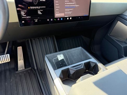 Used 2025 Tesla Cybertruck AWD Crew Cab image 21
