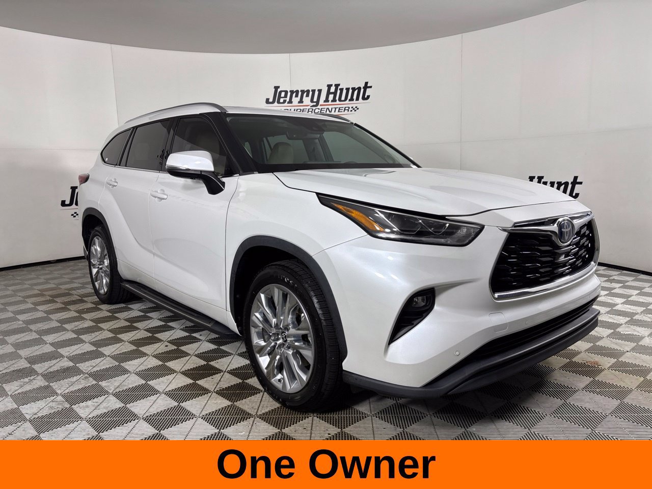 Used 2023 Toyota Highlander Limited FWD image 4