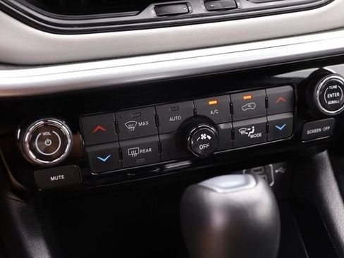 Used 2025 Jeep Compass Limited AWD/4WD image 17