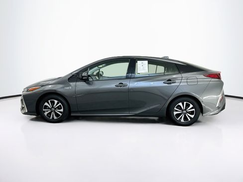 Used 2017 Toyota Prius Prime Advanced w/ Carpet Mat Package FWD image 4