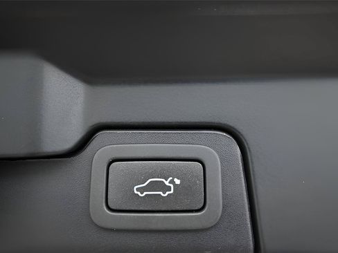 Used 2018 Land Rover Range Rover Evoque SE AWD/4WD image 17