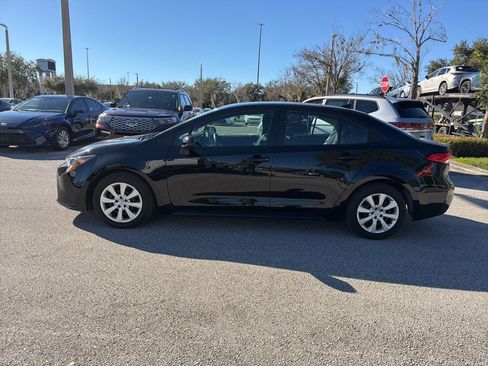 Used 2025 Toyota Corolla LE image 2