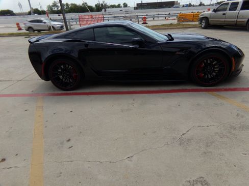 Used 2019 Chevrolet Corvette Z06 RWD image 4