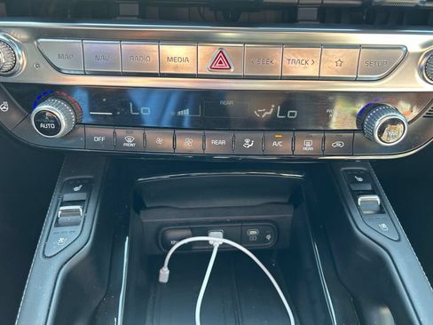 Certified 2024 Kia Telluride SX Prestige w/ Towing Package AWD/4WD image 12