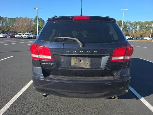 Used 2011 Dodge Journey Mainstreet w/ Sound Group image 8