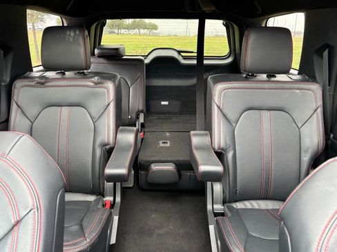 Used 2023 Ford Expedition Limited image 9