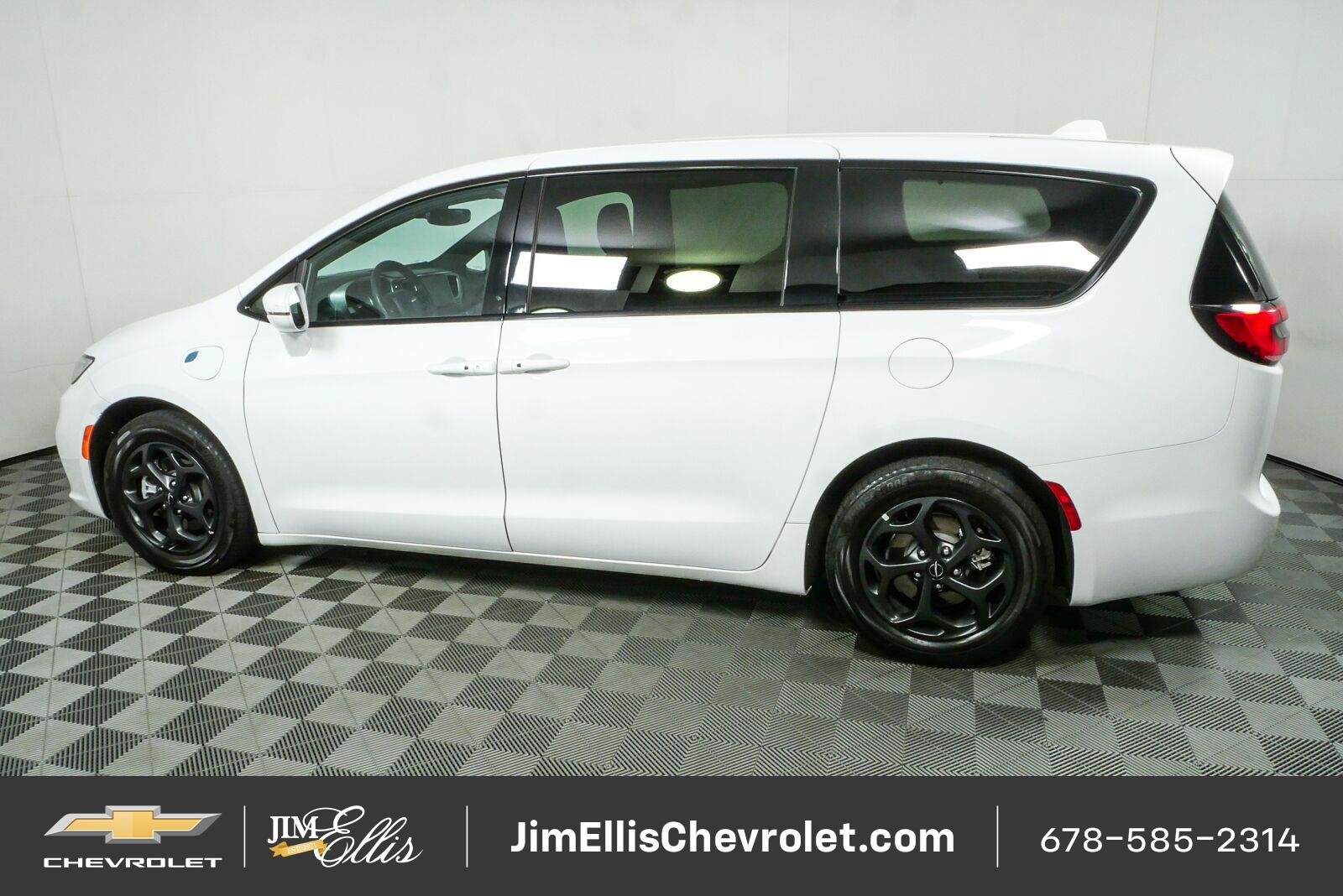 Used 2022 Chrysler Pacifica Touring-L w/ S Appearance Package FWD image 28