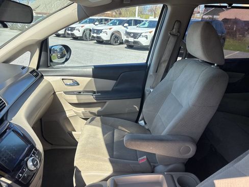 Used 2016 Honda Odyssey SE image 9