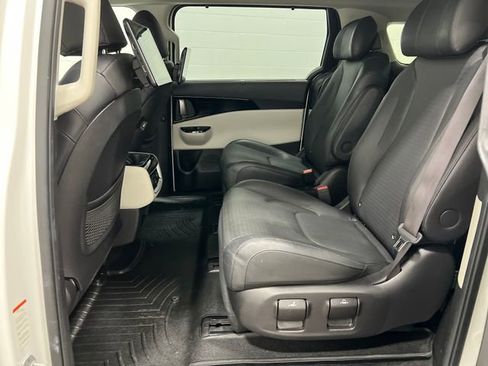 Used 2023 Kia Carnival SX Prestige image 18