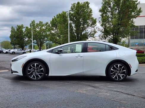 Used 2024 Toyota Prius Prime FWD image 3