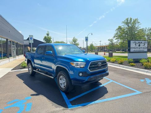 Used 2016 Toyota Tacoma SR5 AWD/4WD image 3