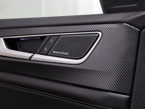 Used 2025 Volkswagen Atlas Cross Sport SEL Premium R-Line image 7