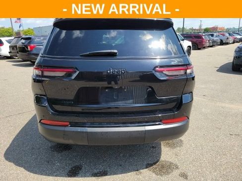 Used 2023 Jeep Grand Cherokee L Laredo AWD/4WD image 5