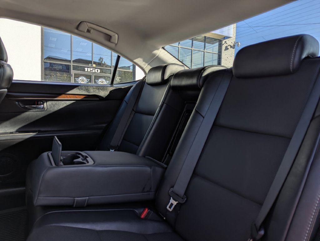 Used 2016 Lexus ES 350 w/ Premium Package w/Wood Trim FWD image 44