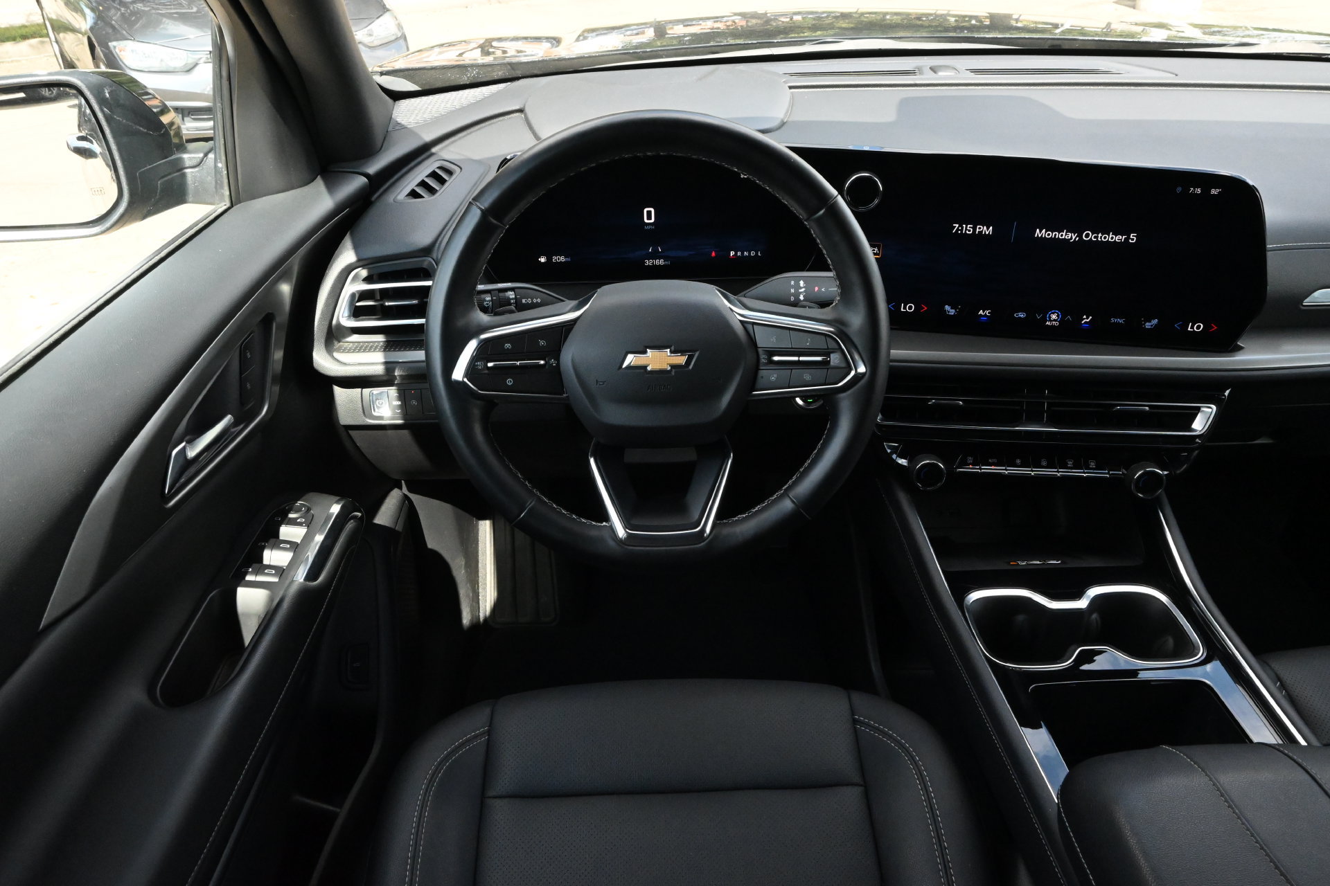 Used 2025 Chevrolet Traverse LT FWD image 10