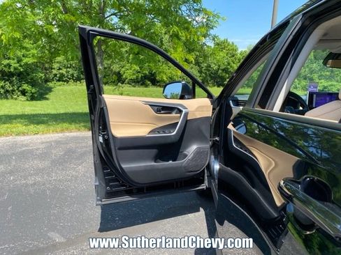Used 2025 Toyota RAV4 LE AWD/4WD image 13