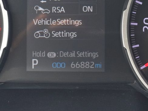 Used 2021 Toyota RAV4 LE FWD image 16