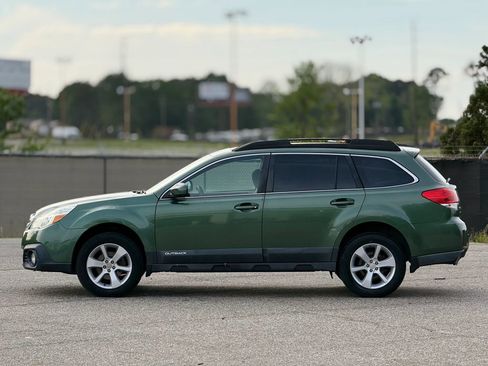 Used 2013 Subaru Outback 2.5i Premium AWD/4WD image 8