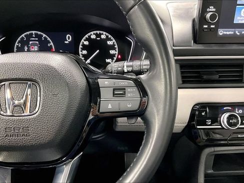 Used 2024 Honda Pilot Touring image 14