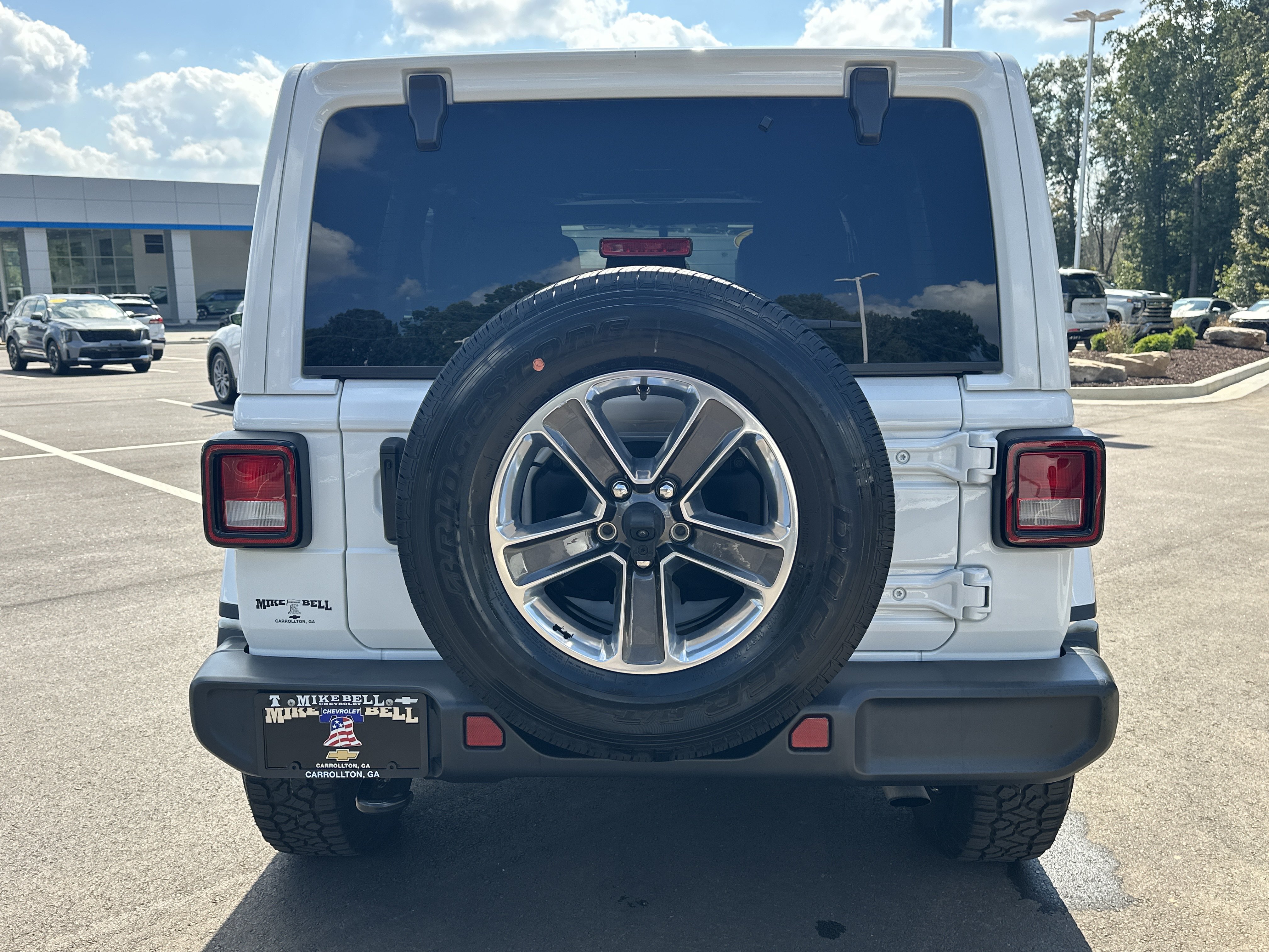 Used 2023 Jeep Wrangler Unlimited Sahara w/ Cold Weather Group AWD/4WD image 7