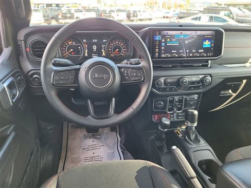 Used 2024 Jeep Wrangler Unlimited Rubicon image 18