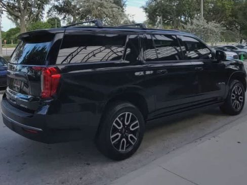 Used 2023 GMC Yukon XL AT4 w/ AT4 Premium Package AWD/4WD image 8