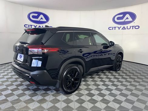 Used 2023 Nissan Rogue SV w/ SV Premium B Package FWD image 3