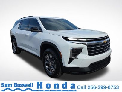 Used 2025 Chevrolet Traverse LT w/ Driver Confidence Package