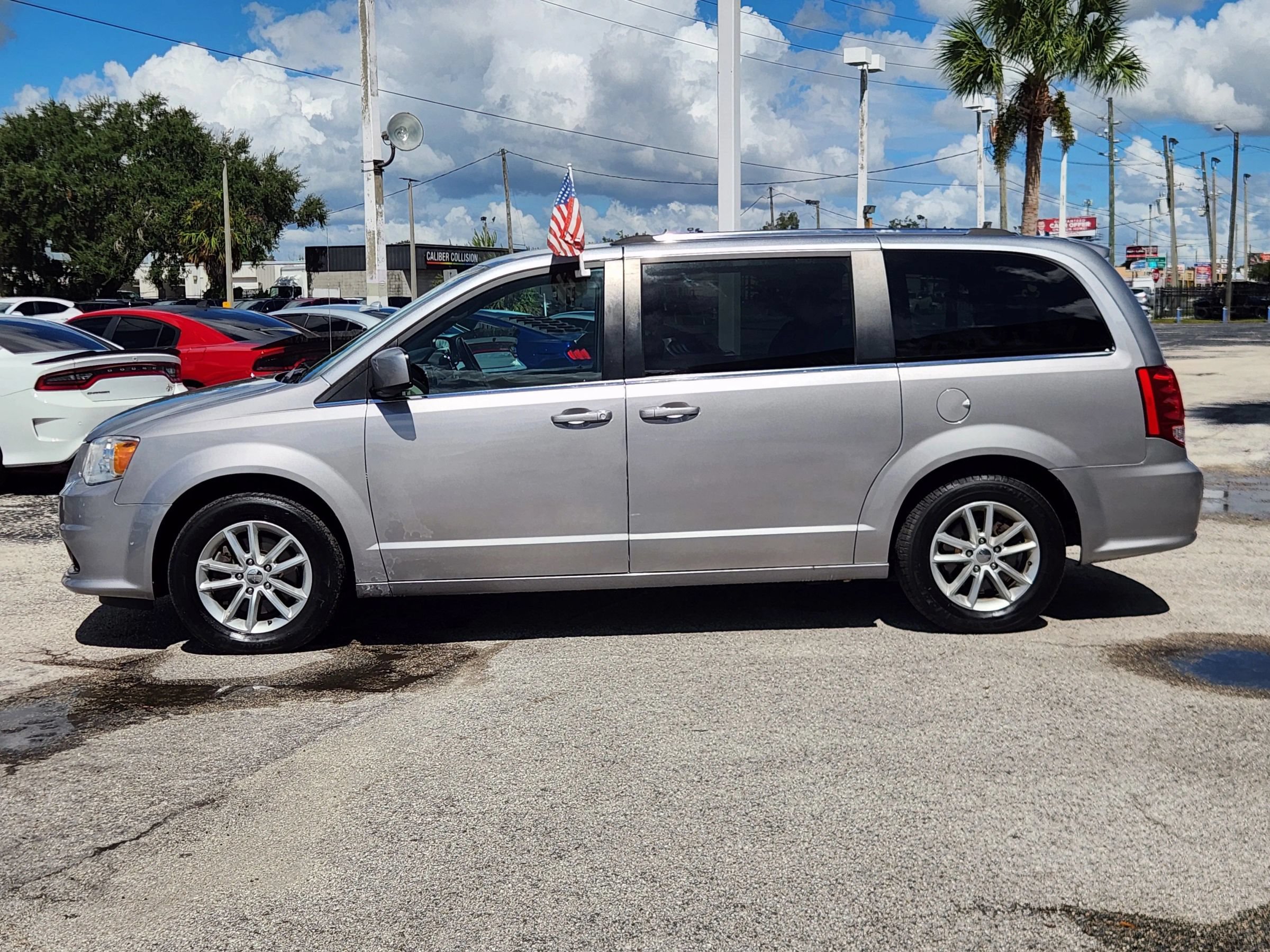 Used 2019 Dodge Grand Caravan SXT FWD image 5
