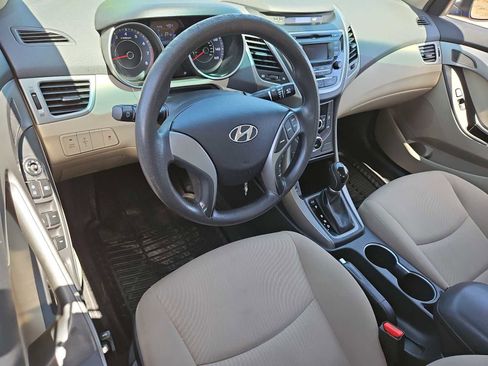 Used 2014 Hyundai Elantra SE image 10