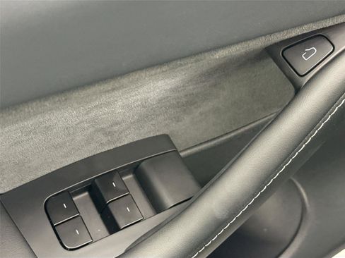 Used 2021 Tesla Model Y Long Range image 25