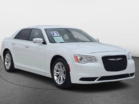 Used 2021 Chrysler 300 Touring L RWD image 2