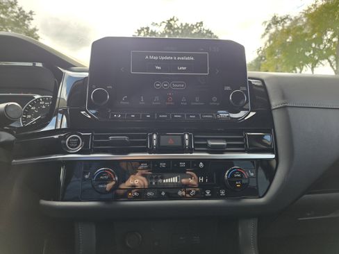 Used 2024 Nissan Pathfinder SL image 20