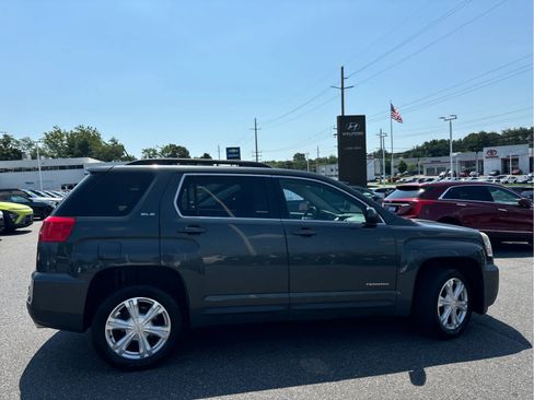Certified 2017 GMC Terrain SLE w/ Convenience Package AWD/4WD image 4