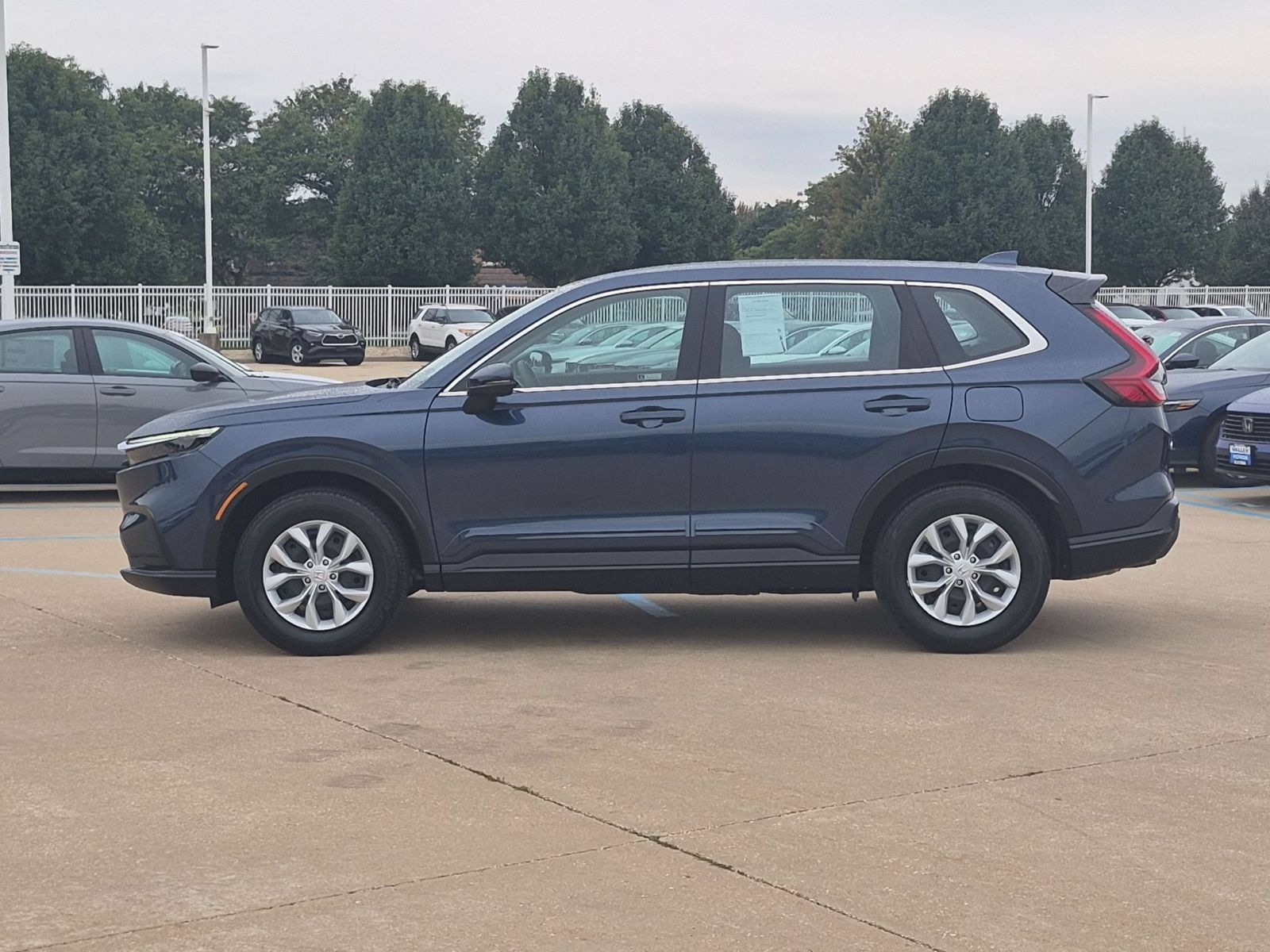 Used 2024 Honda CR-V LX image 9