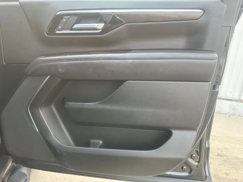 Used 2025 Chevrolet Suburban Z71 AWD/4WD image 17