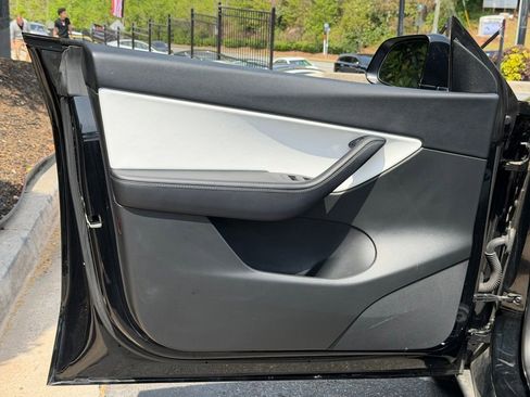 Used 2021 Tesla Model Y Long Range image 28