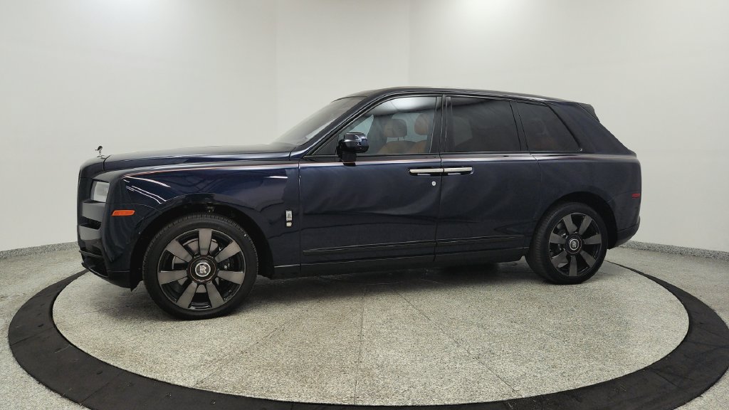 Used 2021 Rolls-Royce Cullinan AWD/4WD image 2