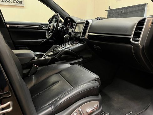 Used 2016 Porsche Cayenne AWD/4WD image 23